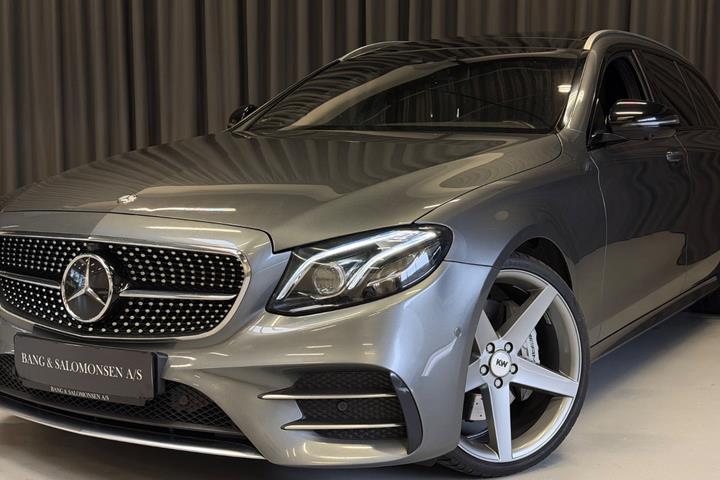 Grå Mercedes E43 fra 2017