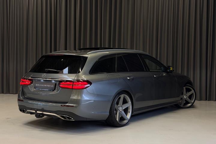 Grå Mercedes E43 fra 2017