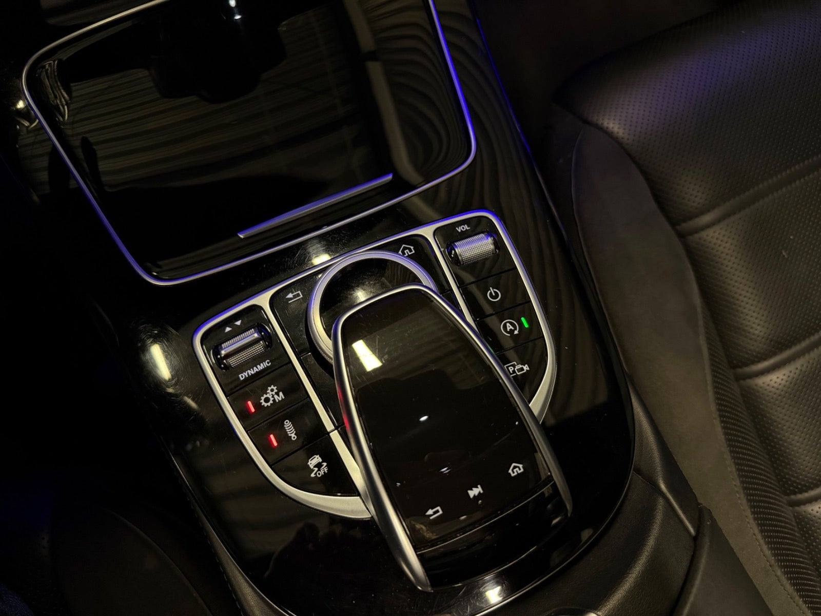 Grå Mercedes E43 fra 2017