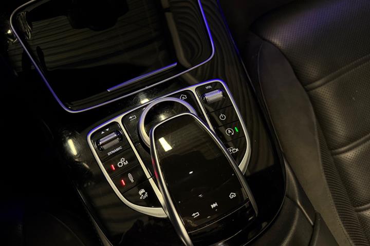 Grå Mercedes E43 fra 2017