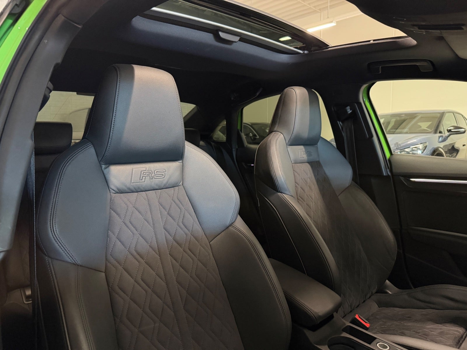 Grøn Audi RS3 fra 2023