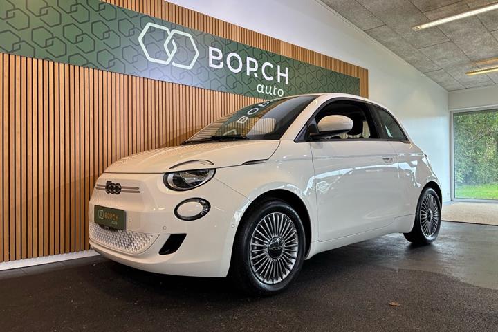 Hvid Fiat 500e fra 2023