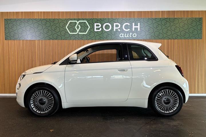 Hvid Fiat 500e fra 2023