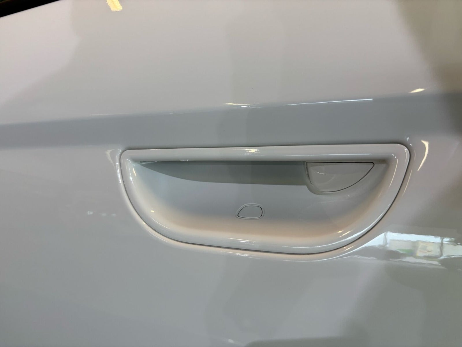 Hvid Fiat 500e fra 2023