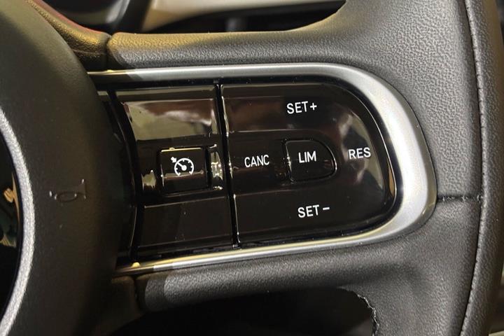 Hvid Fiat 500e fra 2023