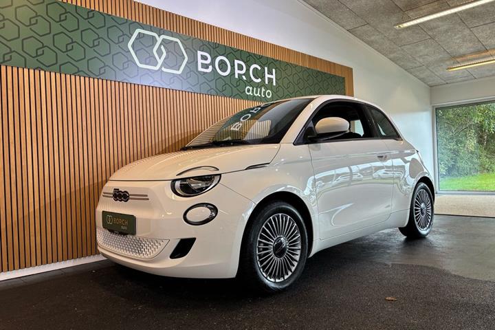 Hvid Fiat 500e fra 2023