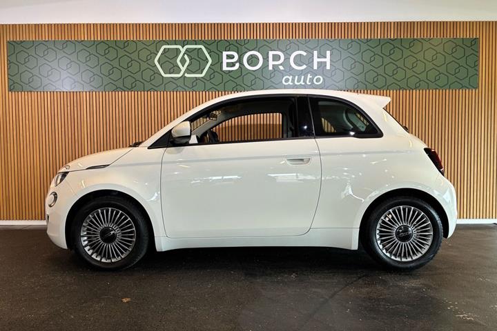 Hvid Fiat 500e fra 2023