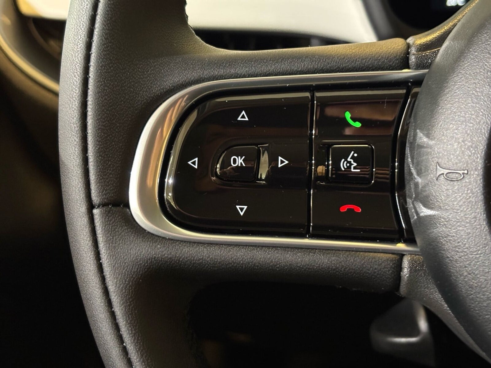 Hvid Fiat 500e fra 2023
