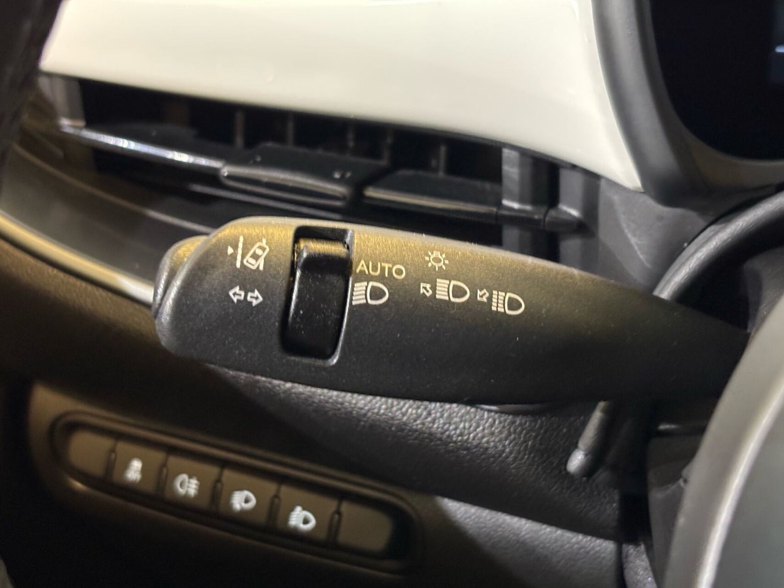 Hvid Fiat 500e fra 2023