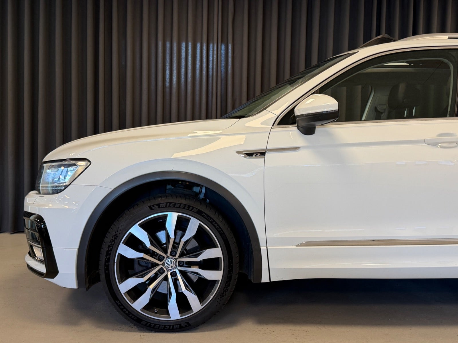 Hvid VW Tiguan fra 2016