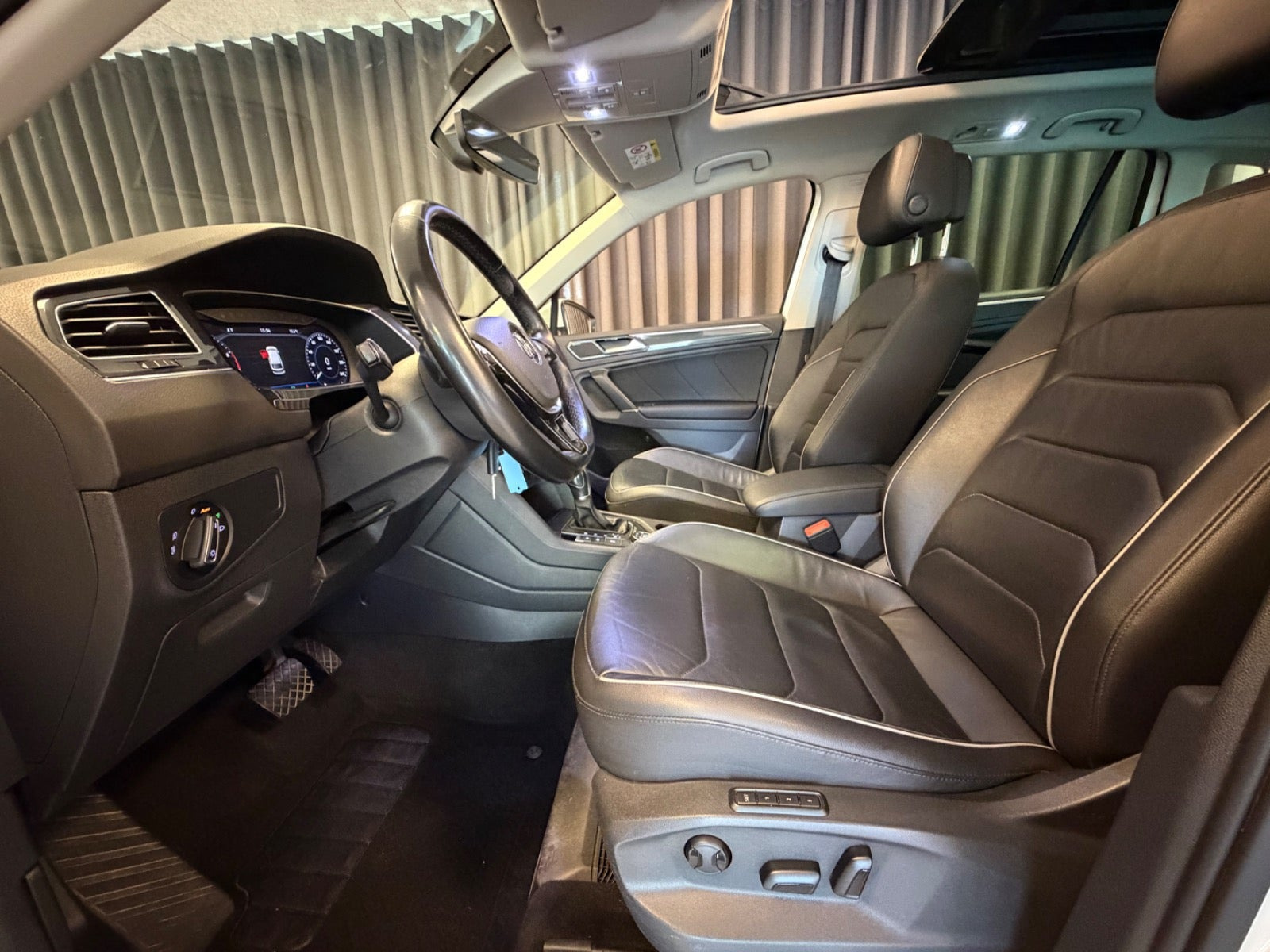 Hvid VW Tiguan fra 2016