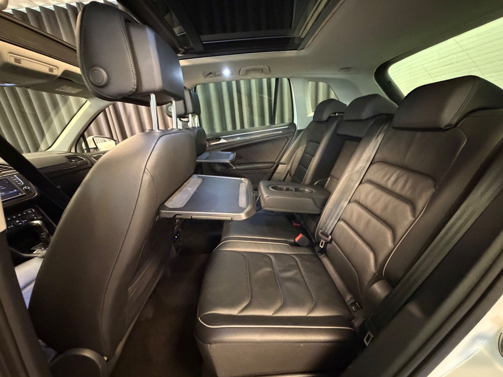 Hvid VW Tiguan fra 2016