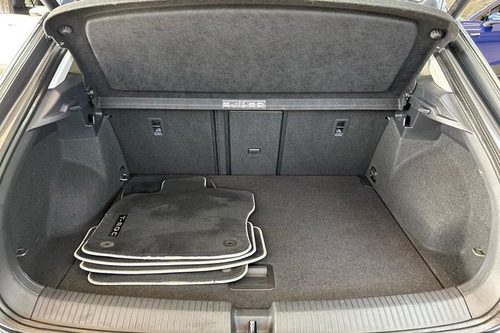 Grå VW T-Roc fra 2021