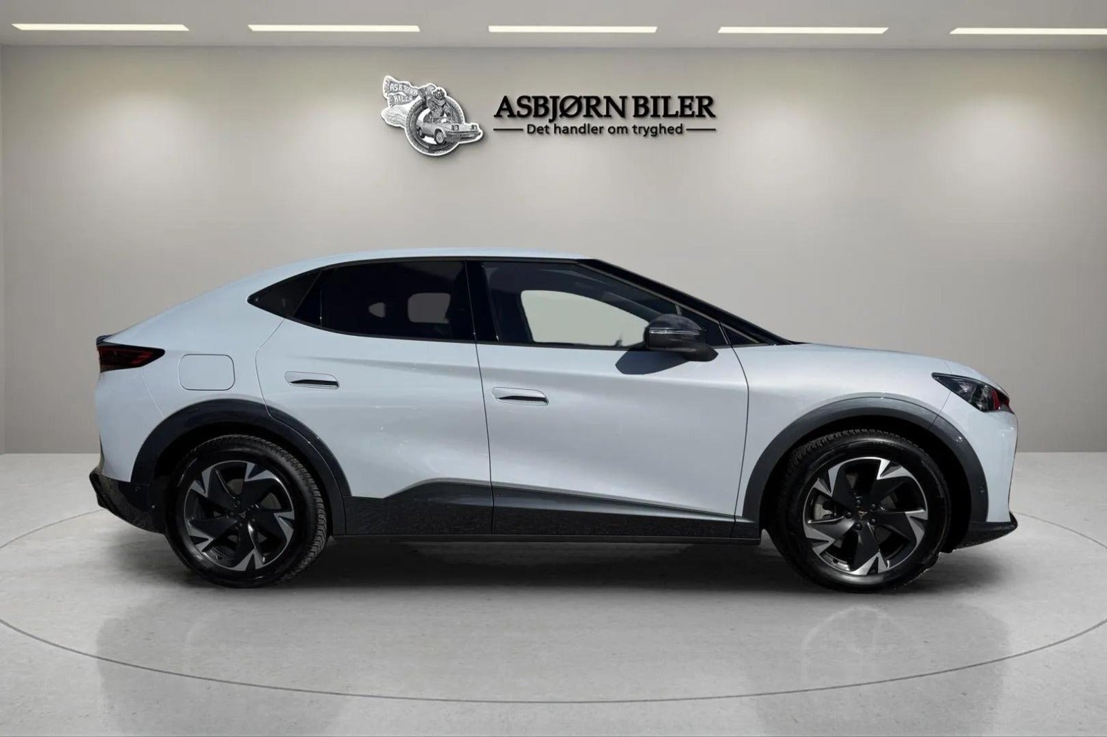 Hvid Cupra Tavascan fra 2025