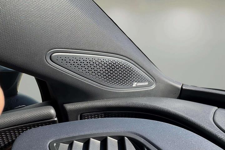 Hvid Cupra Tavascan fra 2025