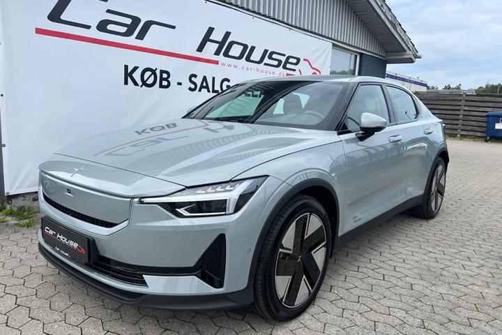 Grå Polestar 2 fra 2025 set udefra