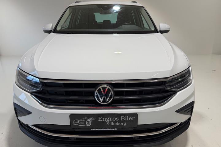 Hvid VW Tiguan fra 2021
