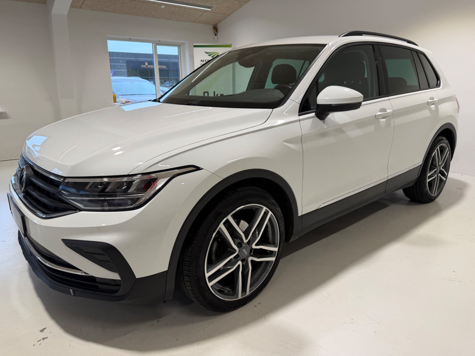 Hvid VW Tiguan fra 2021