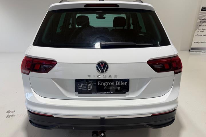 Hvid VW Tiguan fra 2021