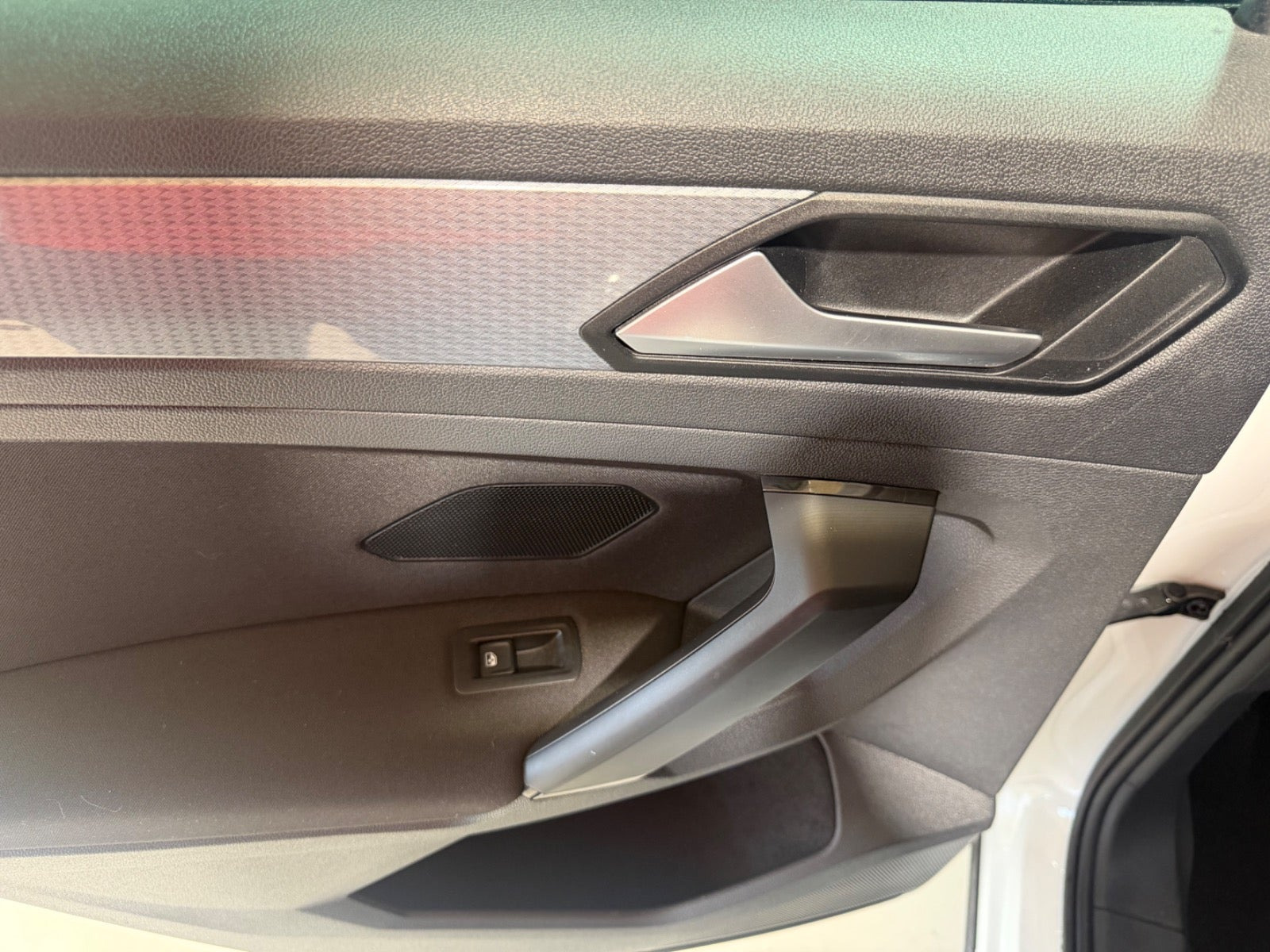 Hvid VW Tiguan fra 2021