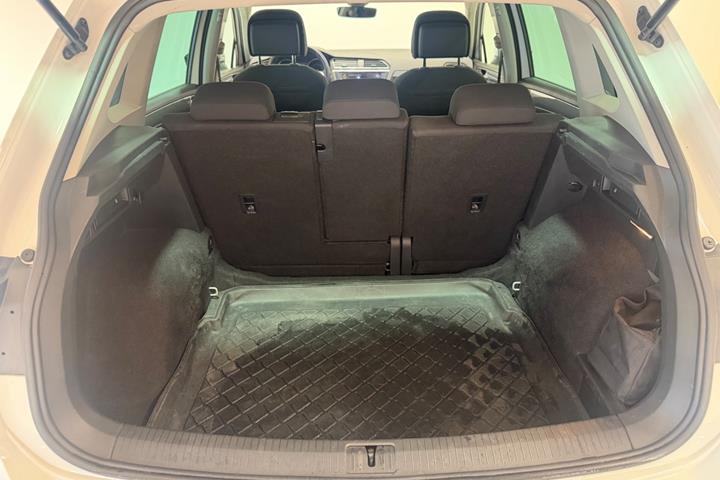 Hvid VW Tiguan fra 2021