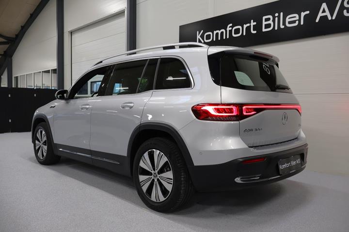 Sølv Mercedes EQB300 fra 2022