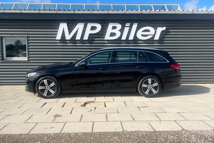 Sort Mercedes C220 d fra 2023