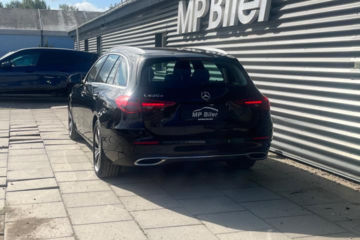 Sort Mercedes C220 d fra 2023