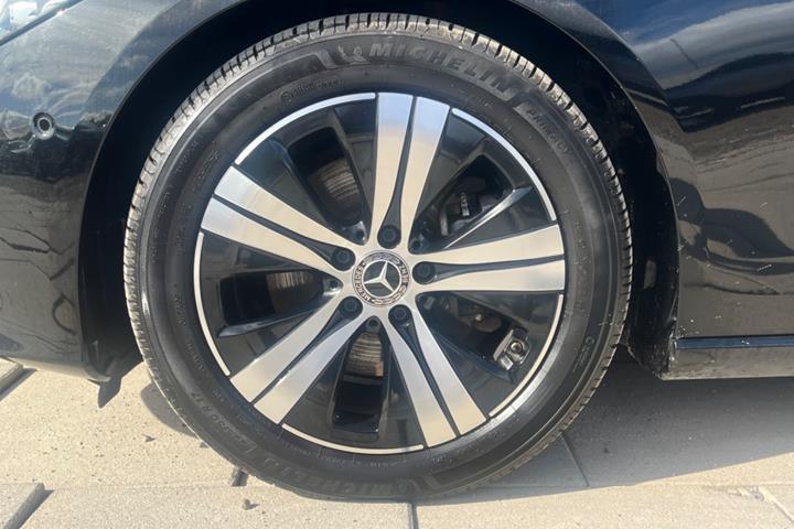 Sort Mercedes C220 d fra 2023