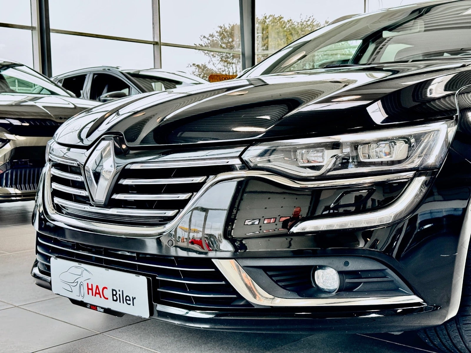 Sort Renault Talisman fra 2017