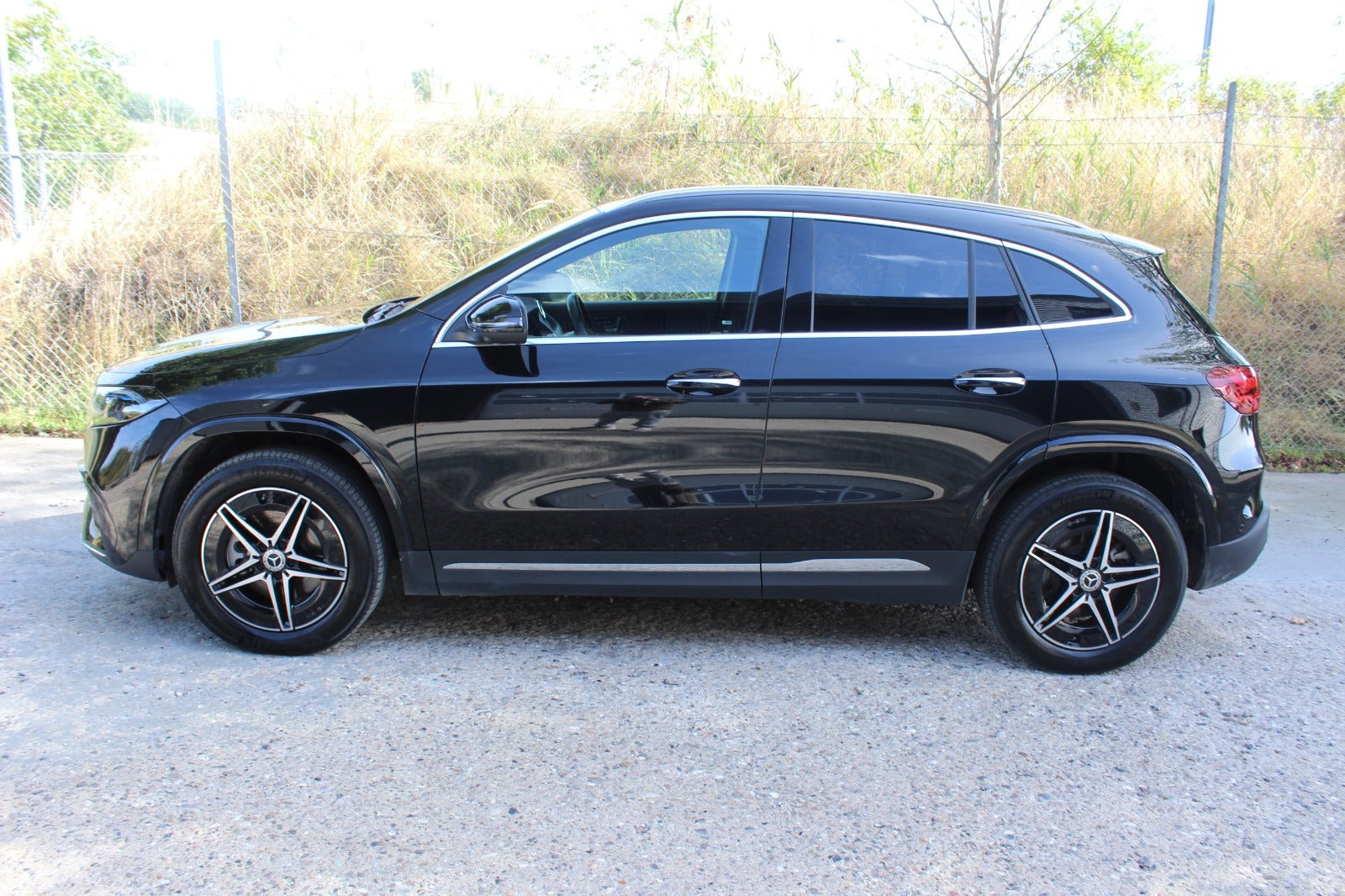 Sort Mercedes EQA300 fra 2025
