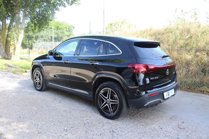 Sort Mercedes EQA300 fra 2025