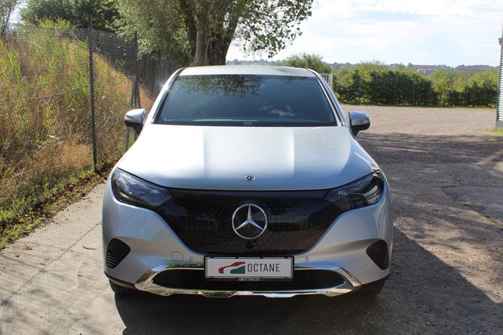 Sølv Mercedes EQE350 SUV fra 2024