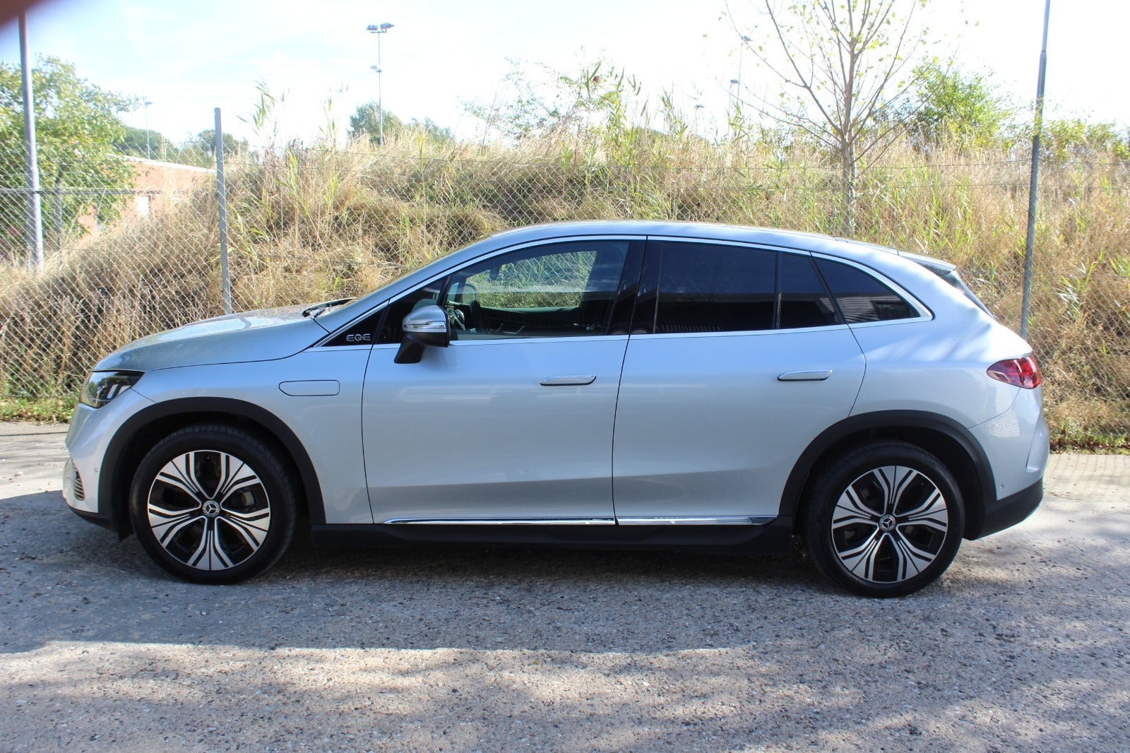 Sølv Mercedes EQE350 SUV fra 2024