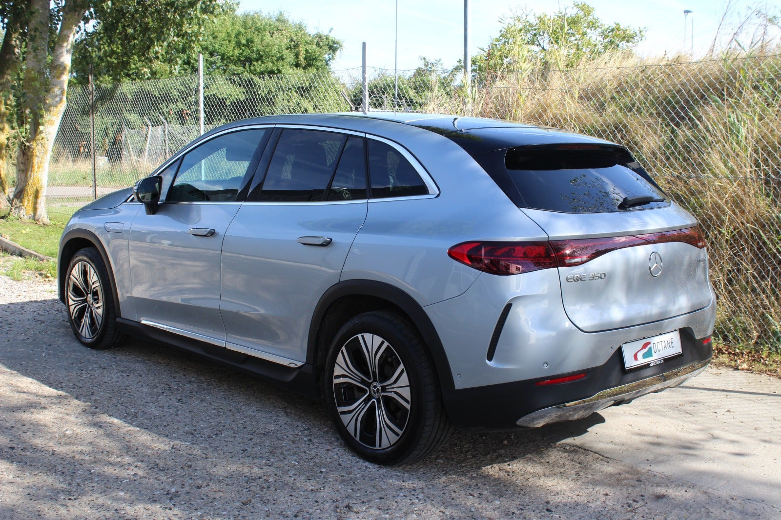 Sølv Mercedes EQE350 SUV fra 2024