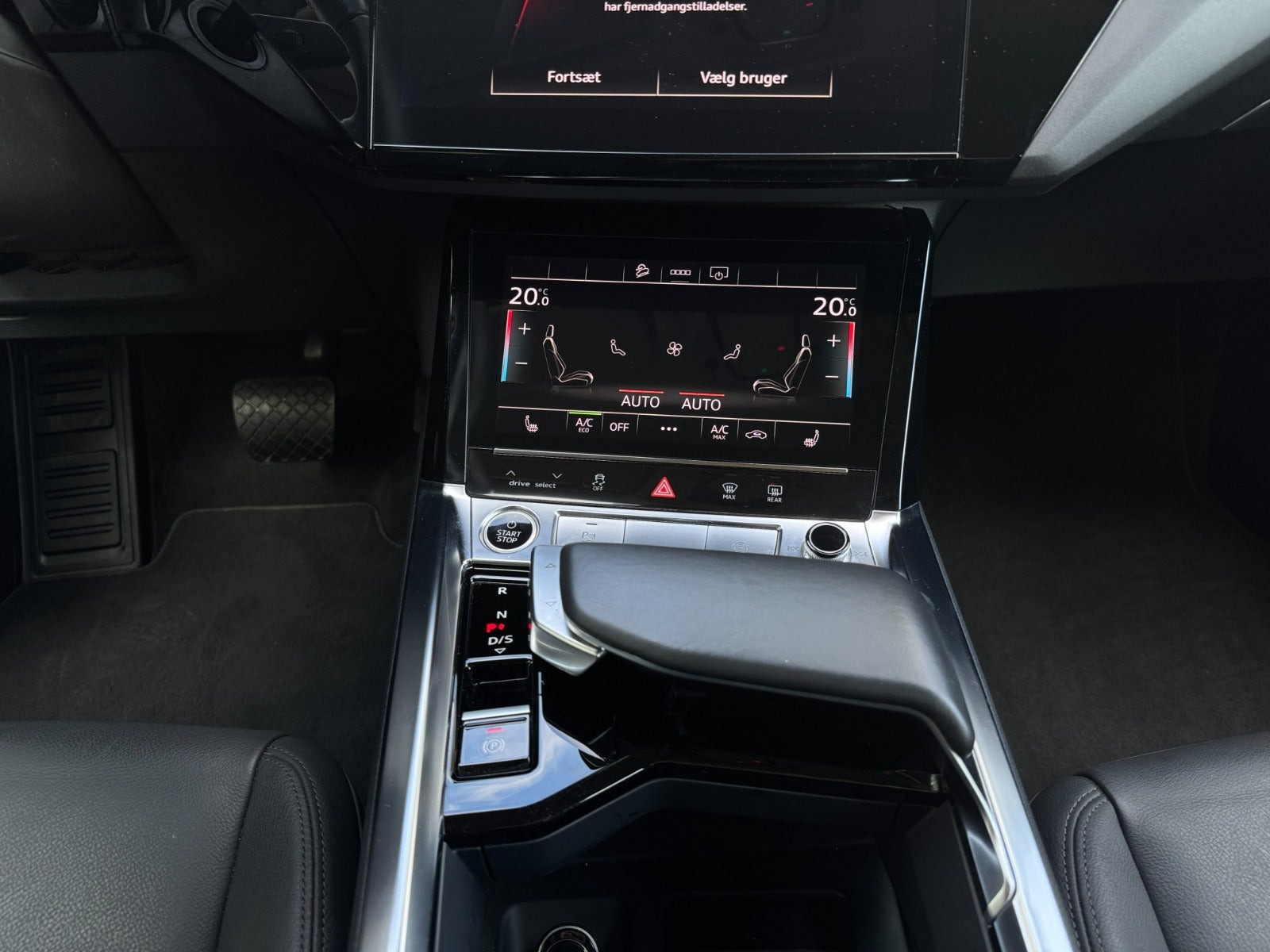Grå Audi e-tron fra 2021