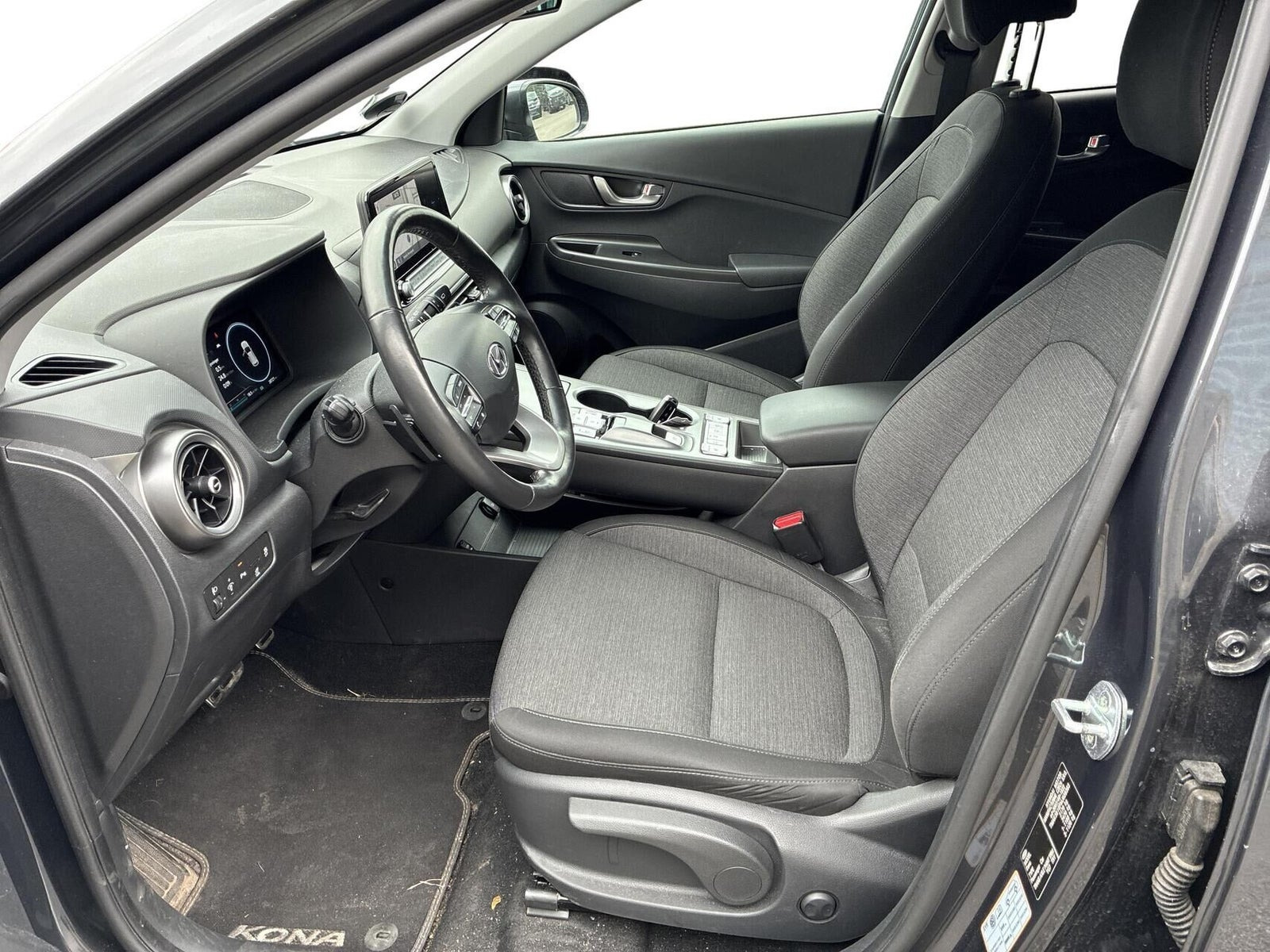 Grå Hyundai Kona fra 2021