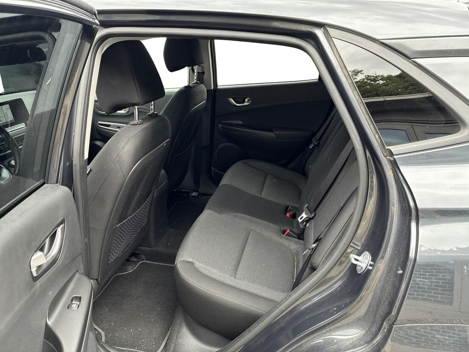 Grå Hyundai Kona fra 2021