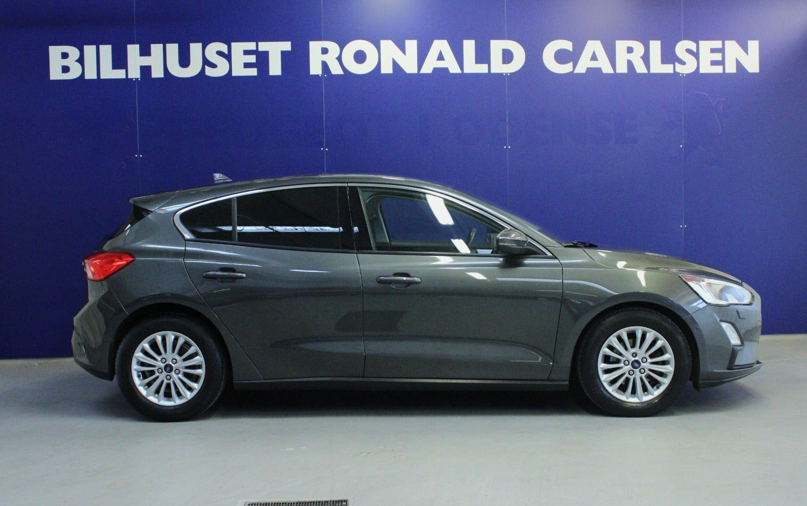 Grå Ford Focus fra 2019