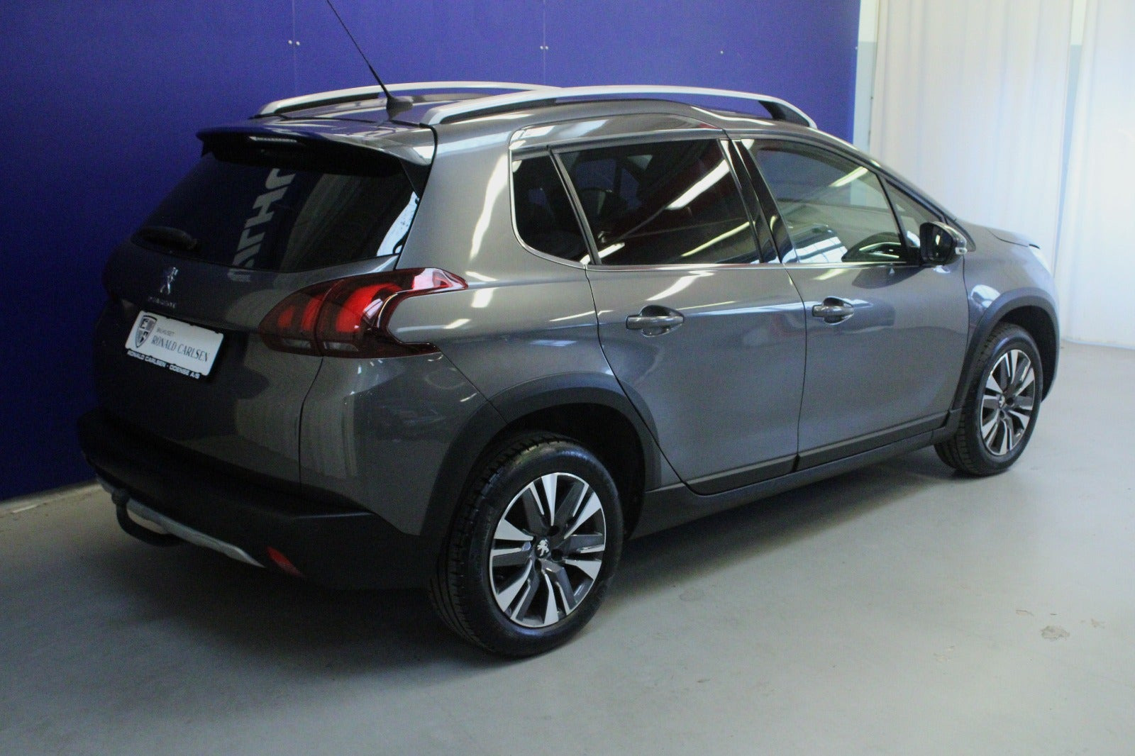 Grå Peugeot 2008 fra 2019