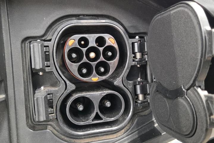 Grå Nissan Ariya fra 2022