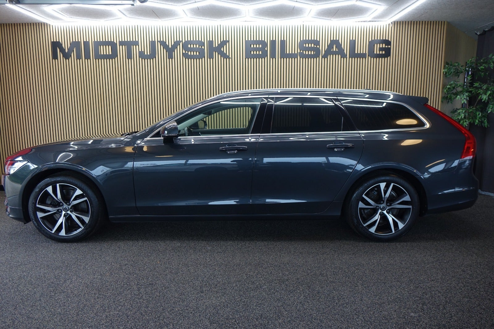 Grå Volvo V90 fra 2018