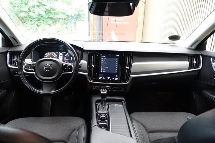 Grå Volvo V90 fra 2018