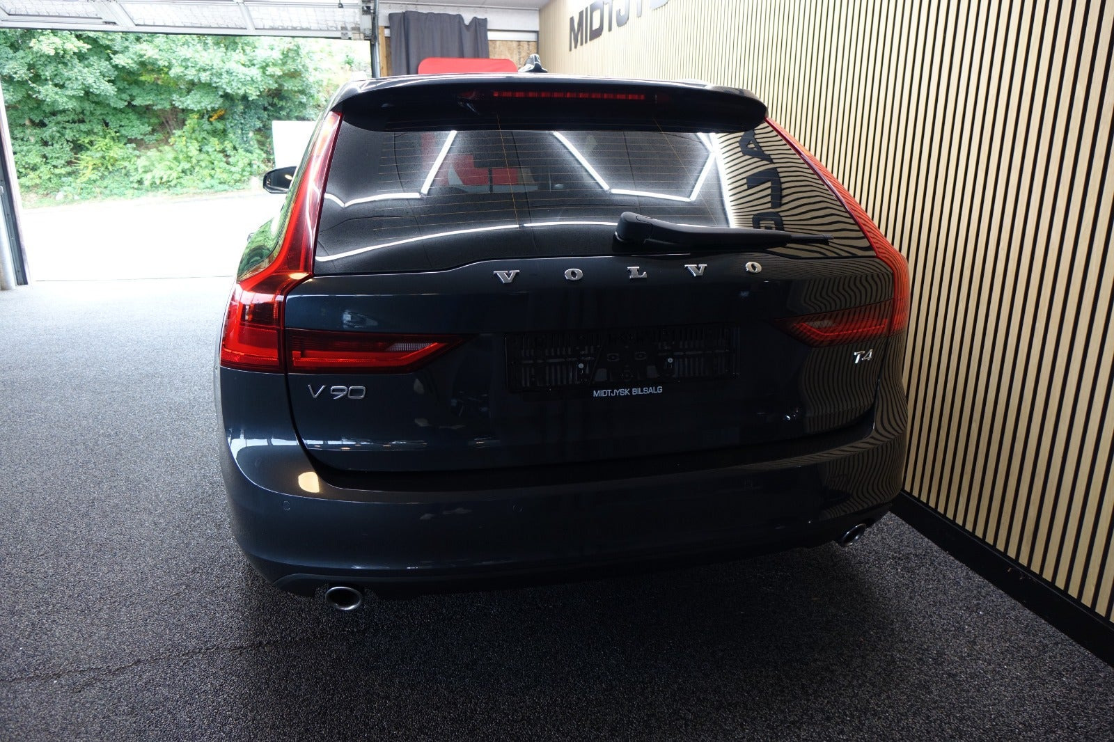 Grå Volvo V90 fra 2018