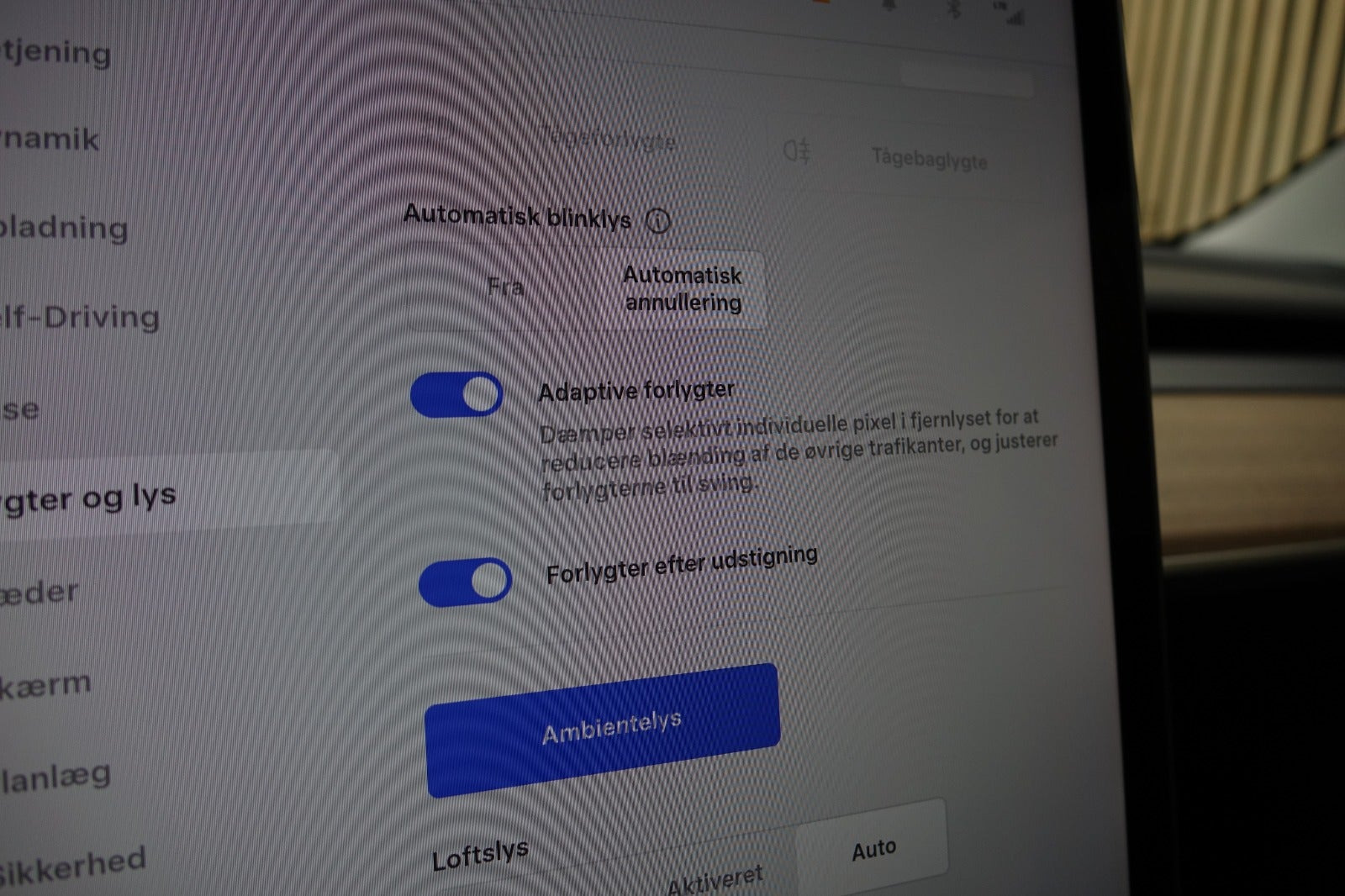Grå Tesla Model 3 fra 2023