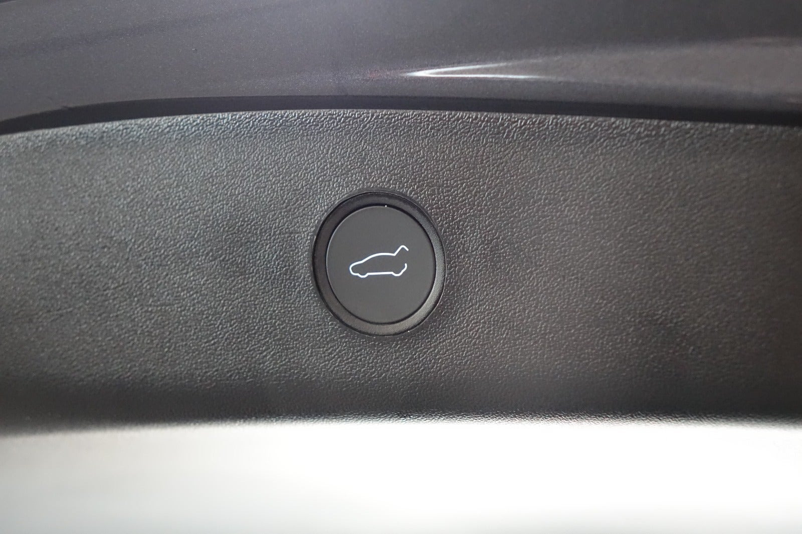 Grå Tesla Model 3 fra 2023