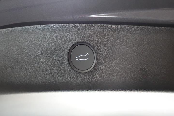 Grå Tesla Model 3 fra 2023
