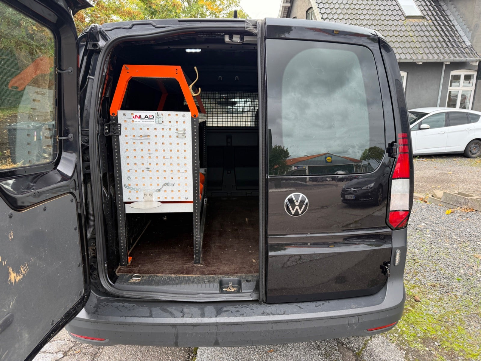 Sort VW Caddy fra 2023