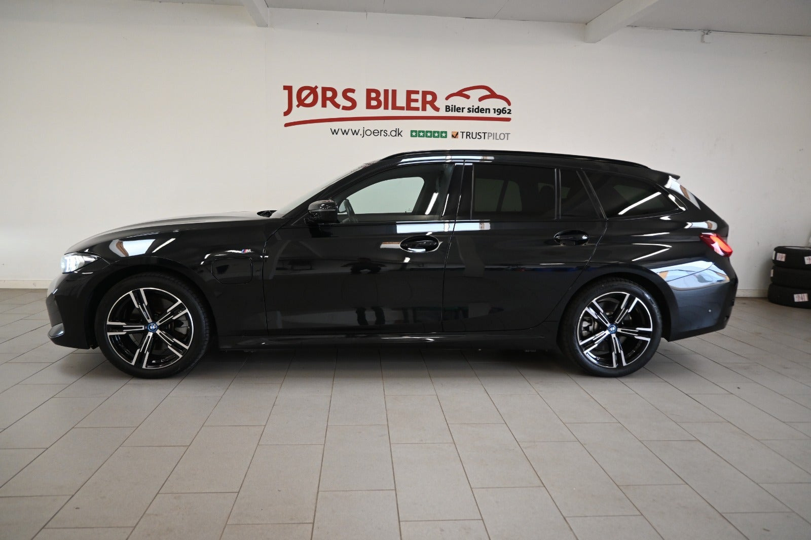 Sort BMW 320e fra 2024