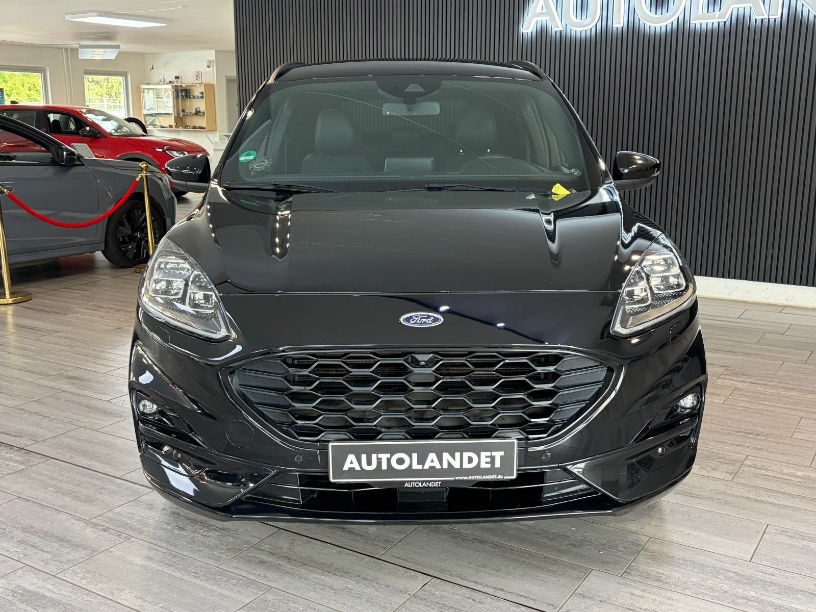 Sort Ford Kuga fra 2020